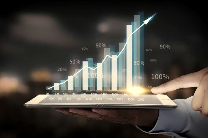 油灯下的倔强：林海音的阅读密码如何照亮现代人